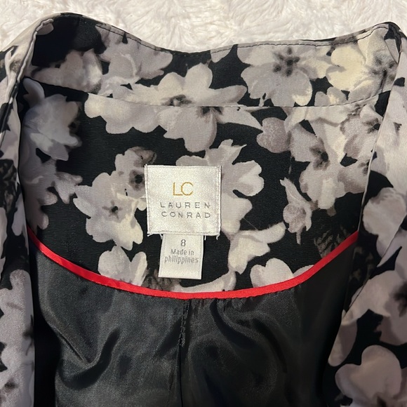Lauren Conrad gray/black flower blazer- Size 8 - Picture 2 of 6